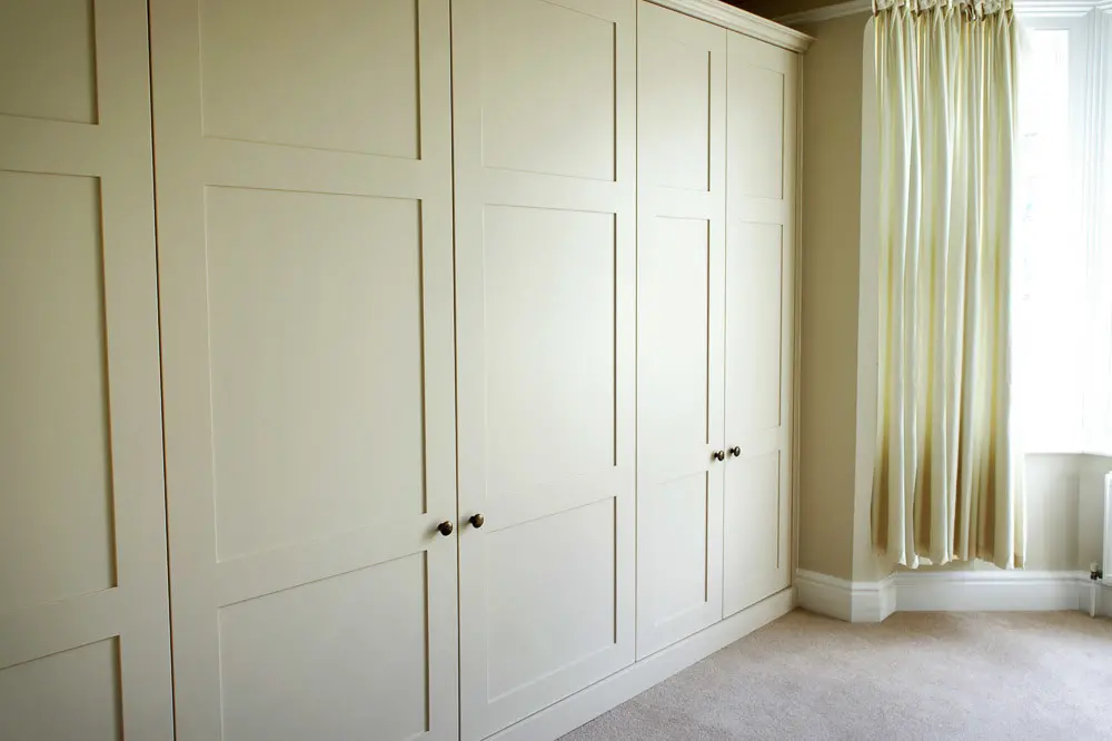 FItted-Bedroom-wardrobe-in-shaker-design