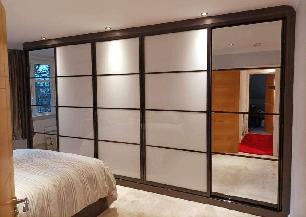 Sliding-Door-wardrobes-with-mirror-Manchester Fitted-Furniture-Specialists Manchester-Fitted-Wardrobes