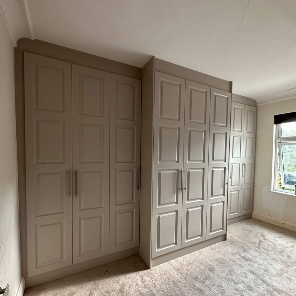 Shaker-style-fitted-wardrobe-furniture